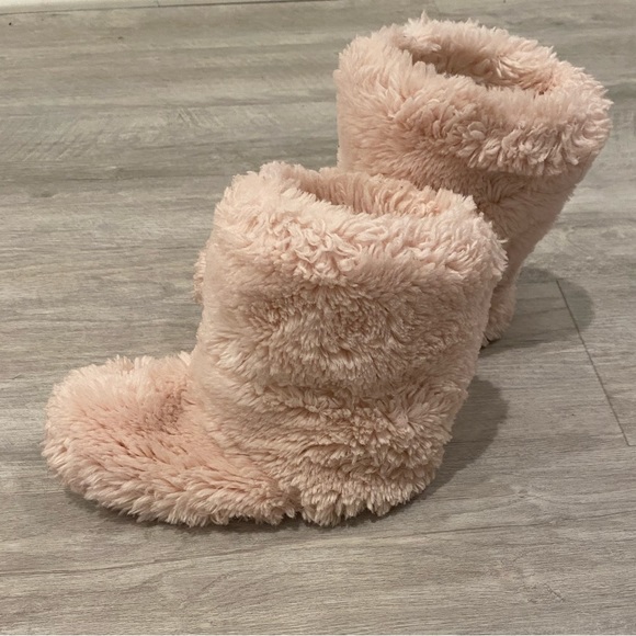 Pottery Barn Kids Faux Fur Slippers - Picture 4 of 10